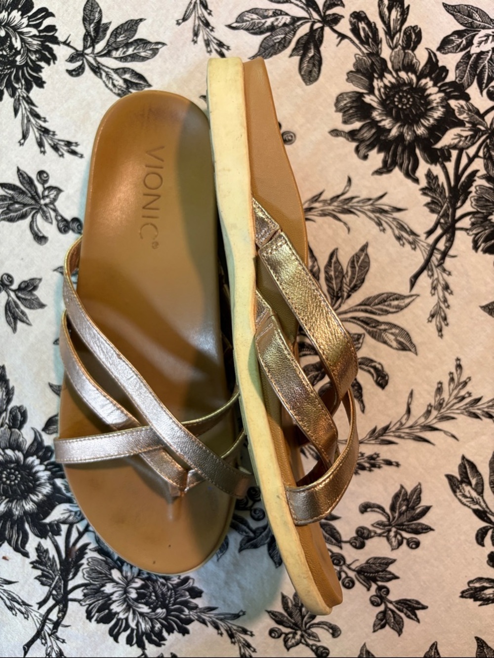 Vionic Metallic Pink Cross-Strap Sandals - Picture 3 of 3